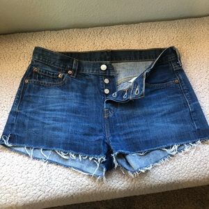 Levi Jean shorts with frayed hem
